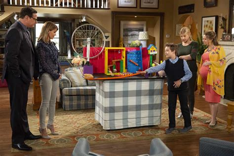 Fuller House Review: Friendly Competition (Season 4 Episodes 7-9)