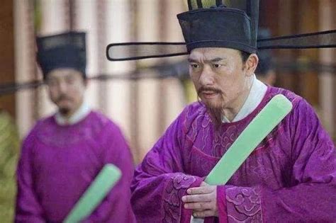 臣子喜欢什么礼物最新素材