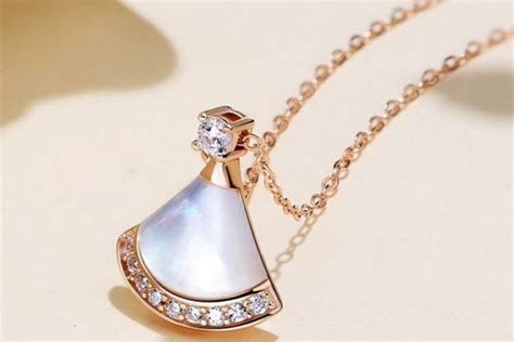 七彩云南翡翠珠宝品质是正品吗，质量靠谱吗_文诚培育钻石！