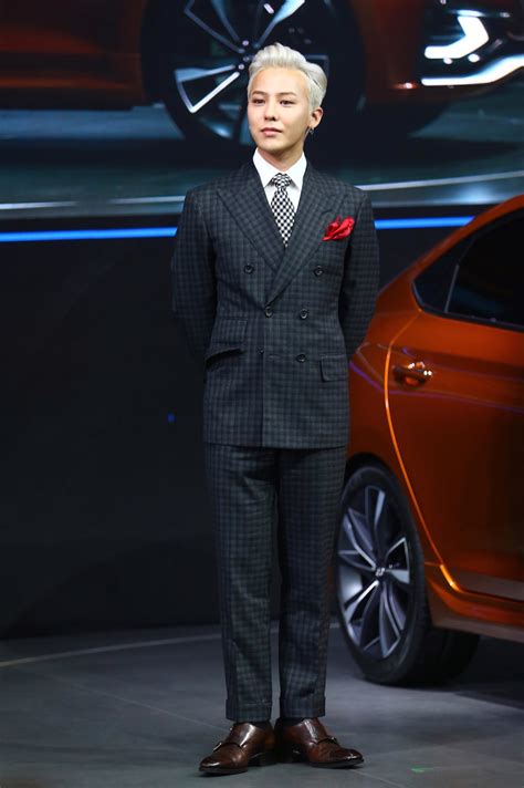 50 Short Male Celebrities: Men Height Under 6 Foot - Hood MWR