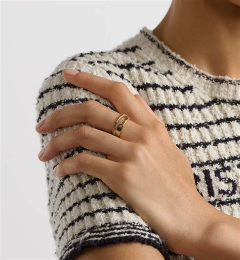 طقم خواتم Dio(r)evolution معدن ذهبي معتّق مع حبّات كريستال باللون الفضي ...