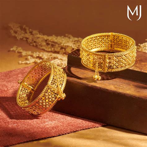 Buy Gold Bangle Online | Gold Bangle by Manubhai.