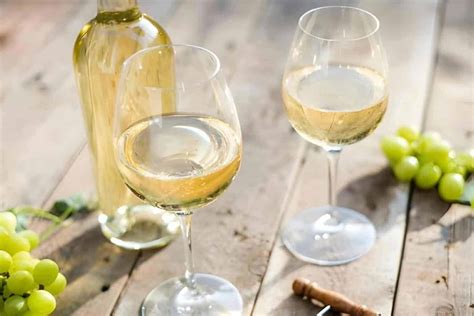 What Is Riesling Wine? (Facts, Trivias, & Food Pairings)