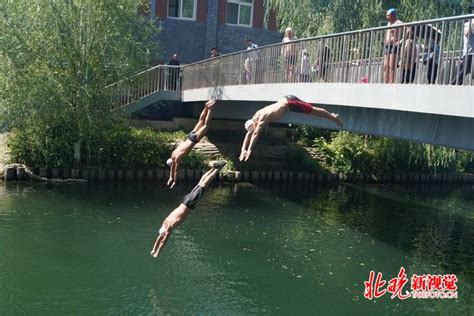 北京跨河桥也能成跳台？护城河边练跳水，您不要命啦！ | 北晚新视觉