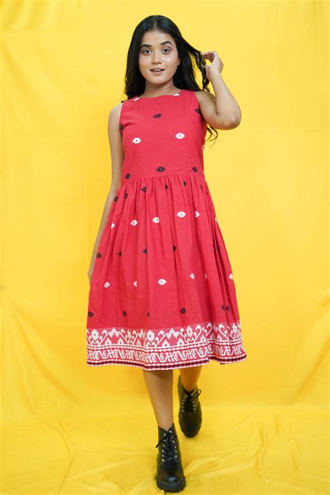 Shop Elegant Sarees for Every Occasion | Joyee Kolkata