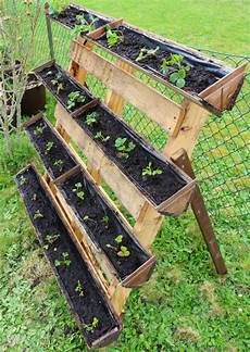 Strawberry Container Garden by Container Gardening Strawberry Planter Using Pallet Strawberry Container Garden