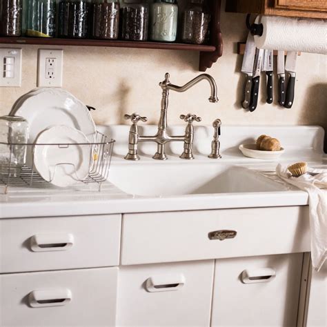 Retro Kitchen Sink With Drainboard