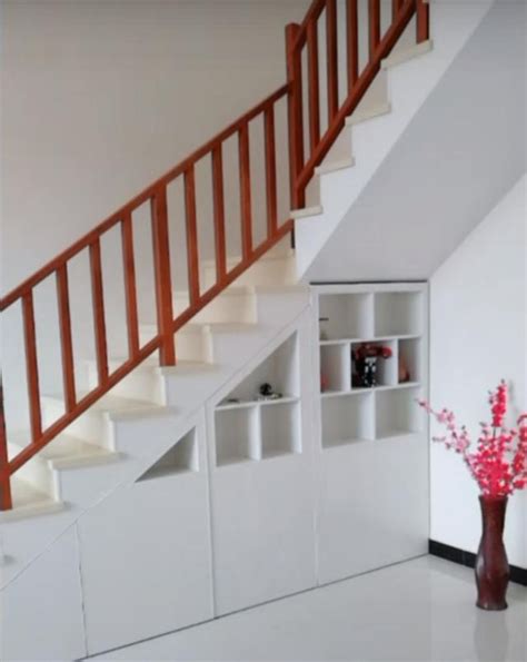 楼梯间这样设计太棒了 每寸空间利用的都非常到位 ——凤凰网房产