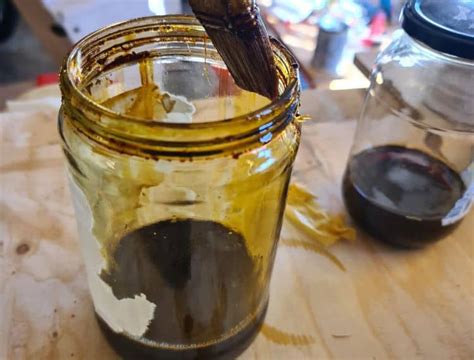 How to Apply Spray Shellac 的图像结果