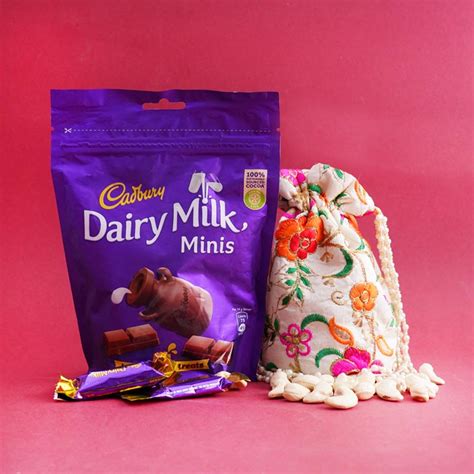 Send Family Rakhi Set Gift Hamper Online | Rakhibazaar.com