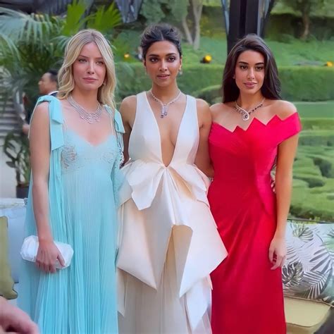 Fashion for Women: Latest Fashion Style Guide and Tips | Vogue India