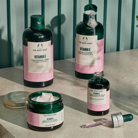 Vitamin E vs. Vitamin C: Which Antioxidant is Best for Your Skin?