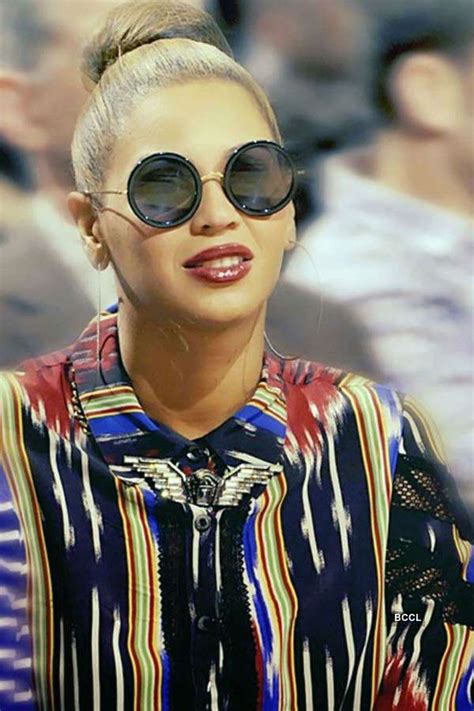 Singer Beyonce stepped out wearing round shaped sunglasses. When it ...