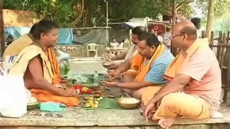 Odisha observes Pitru Paksha as families perform sacred rituals for ...