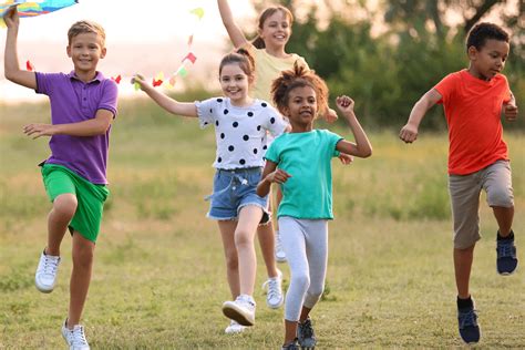 How helicopter parents killed kids’ freedom to play: psychologists ...