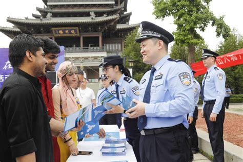 “12367与您在一起”公安机关出入境主题宣传月活动在济南启动_腾讯新闻
