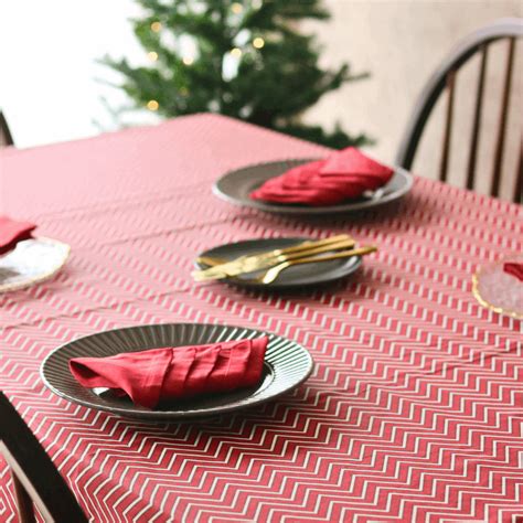 Wipeable & Anti-Slip Cotton Table Linen | Table Cloth | All Ove Red ...