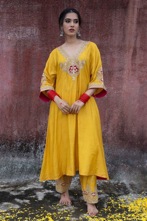 Swarna Embroidered Kaftan – Pants And Pajamas