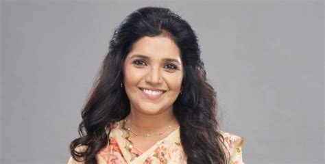 अभिनेत्री मुक्ता बर्वेच्या काही सिक्रेट गोष्टी | mukta barve unknown ...