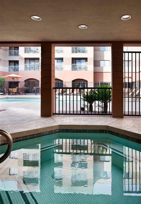 Courtyard by Marriott Scottsdale Old Town Pool: Pictures & Reviews ...
