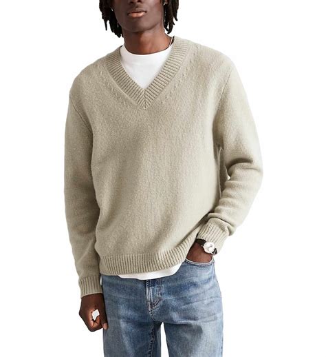 Back to Basics: Best Men's V-Neck Sweaters in 2023 | Valet.