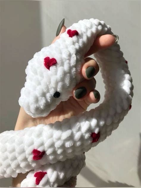 Crochet snake | Пряжа для вязания крючком, Схемы вязания крючком ...