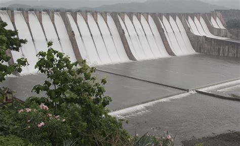 Beautiful glimpses of overflowing Sardar Sarovar Dam