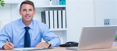 Business Man Smiling 的图像结果