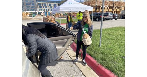 Sendero Health Plans y sus socios comunitarios llevan la alegría ...