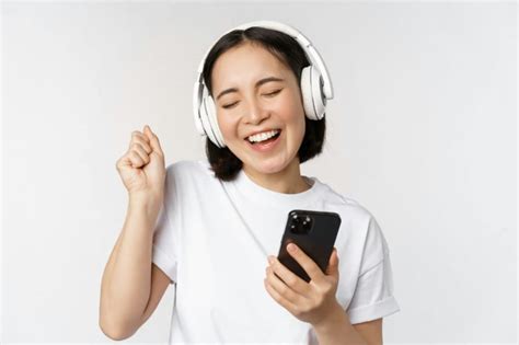 5 Rekomendasi Lagu Lana Del Rey yang Worth It Untuk Kamu Dengarkan ...