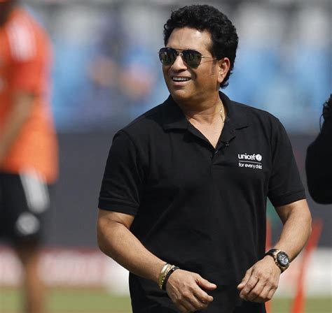 Sachin reveals the broken-hand act that shaped his destiny | Rediff-TV ...