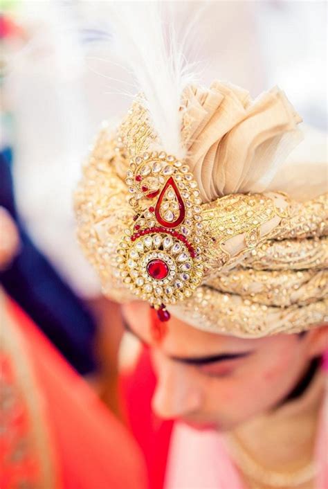 8 Latest & Stylish Safa Designs for Wedding