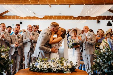 Barn wedding somerset | Beachweddingtips.com