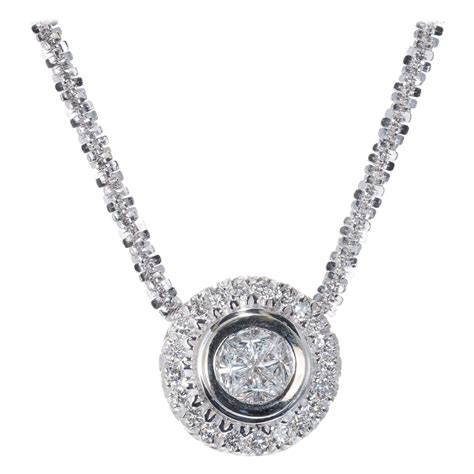 18 Carat White Gold Diamond Pendant Necklace For Sale at 1stDibs