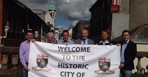 'Londonderry' banner to welcome Apprentice Boys of Derry – The Irish News