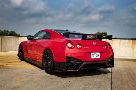 2021 Nissan GT-R NISMO Review | GT-R NISMO Coupe Models | CarBuzz