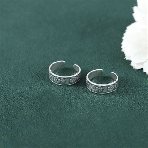Jiya Flower Strip Silver Toe Rings – PP Jewellers