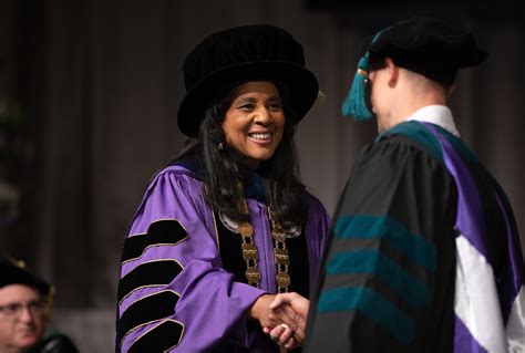 DMU Live Stream Graduation 的图像结果