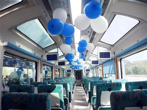 Kashmir welcomes its first all-weather glass ceiling Vistadome coach ...