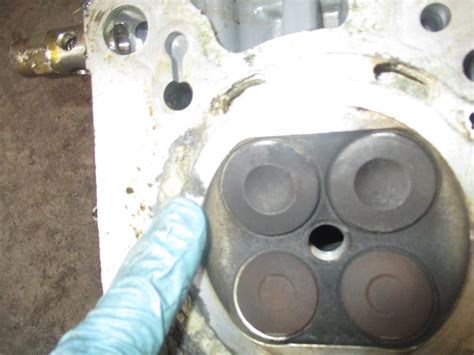 Suzuki DF90 outboard cylinder head