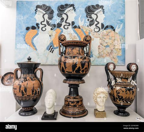 Greek pottery hi-res stock photography and images - Alamy