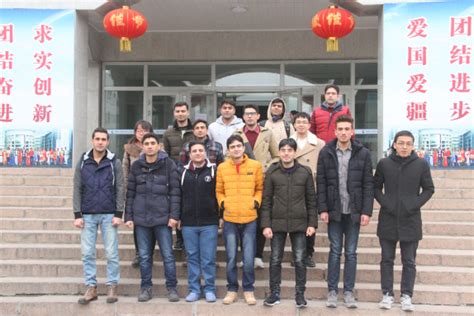 新疆大学优秀留学生前来就业创业实训基地参观-新疆大学软件学院
