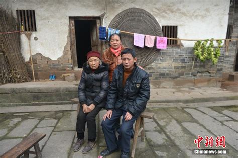 四川农民工夫妻28年首次返乡过春节[组图]_图片中国_中国网