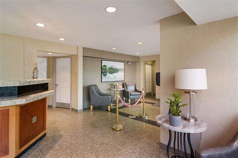 SURESTAY BY BEST WESTERN NORTH VANCOUVER CAPILANO - Hotel Reviews ...