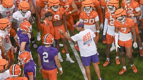 Clemson football hears Georgia fight song ahead of Week 1 game