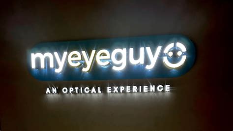 Building Wall Frame Signage 的图像结果