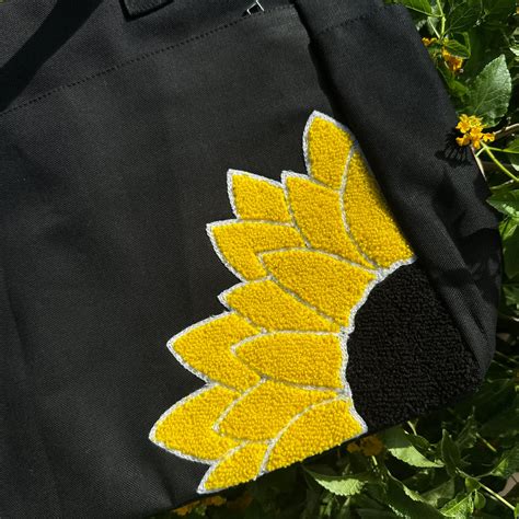 Sunflower Tufted Tote Bag🌻 – TSANTA