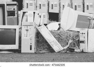Old Low Tech Broken Computer Parts Stock Photo 471662105 | Shutterstock