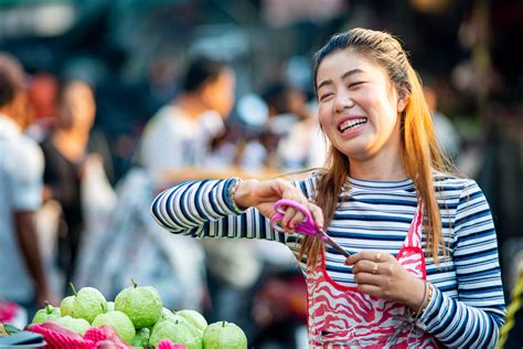 People in Town Photography 的图像结果