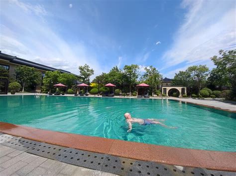 DONGFANG HOT SPRING HOTEL (Linghai) - Hotel Reviews, Photos, Rate ...